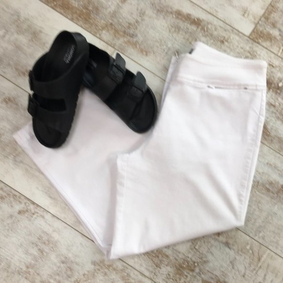 LAST CHANCE!  Classic White Chico's Pants - Picture 1 of 6